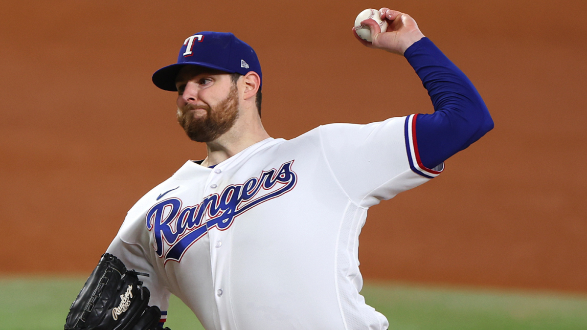 A former pitcher from the New York Yankees is in talks with their ...