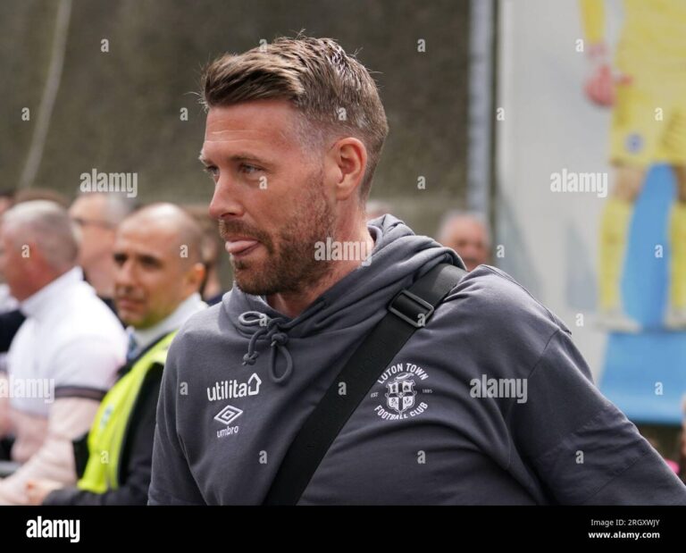luton-town-manager-rob-edwards-arrives-for-the-premier-league-match-at-the-amex-brighton-and-hove-picture-date-saturday-august-12-2023-2RGXWJY