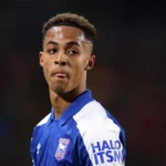 simon-johnson-omari-hutchinson-is-set-to-undergo-a-medical-v0-dKy_TqRfyYWjX_w8zpK1ZQiaoeZVd0i2nTQ4HP-F6Q8