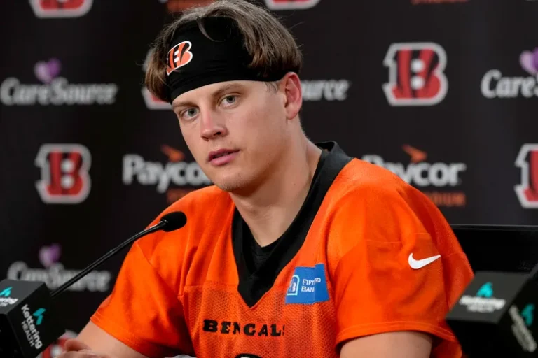 urnpublicidap.org2213bd6a2defb70de39a2179f7ce2134Browns_Burrow_Football_86791