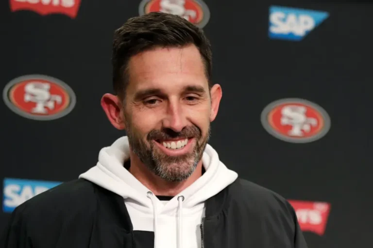 49ers_Shanahan_Football_26924