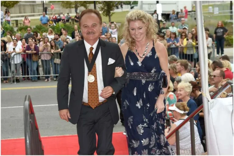 Jimmy-Fortune-and-his-wife-Nina-1024x681