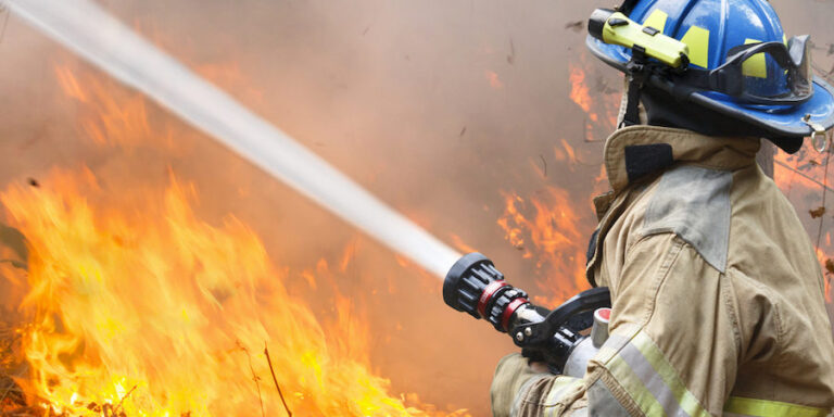 Firefighters,Battle,A,Wildfire