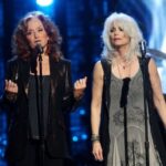 1436995-bonnie-raitt-and-emmylou-harris-at-the-580x0-1