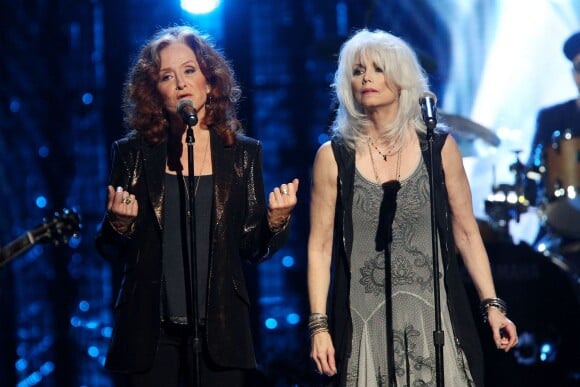 1436995-bonnie-raitt-and-emmylou-harris-at-the-580x0-1