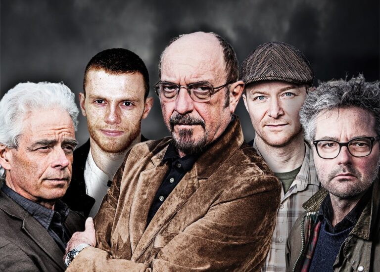 Jethro-Tull-New-Band-photo-for-The-Prog-Years-Tour