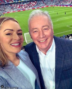 87611451-13658143-Laura_s_last_snap_saw_her_pose_with_former_footballer_Ally_McCoi-a-1_1721632647814